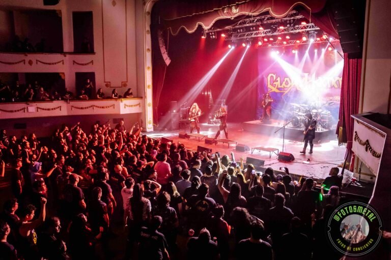 Gloryhammer y la parodia heroica del power metal