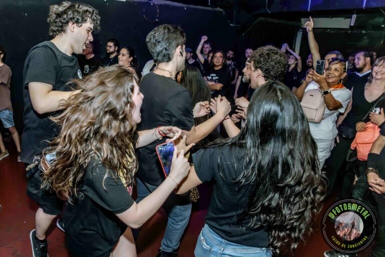 Riffs efectivos y cambios de ritmo bien dosificados lograron activar incluso a los más distantes.