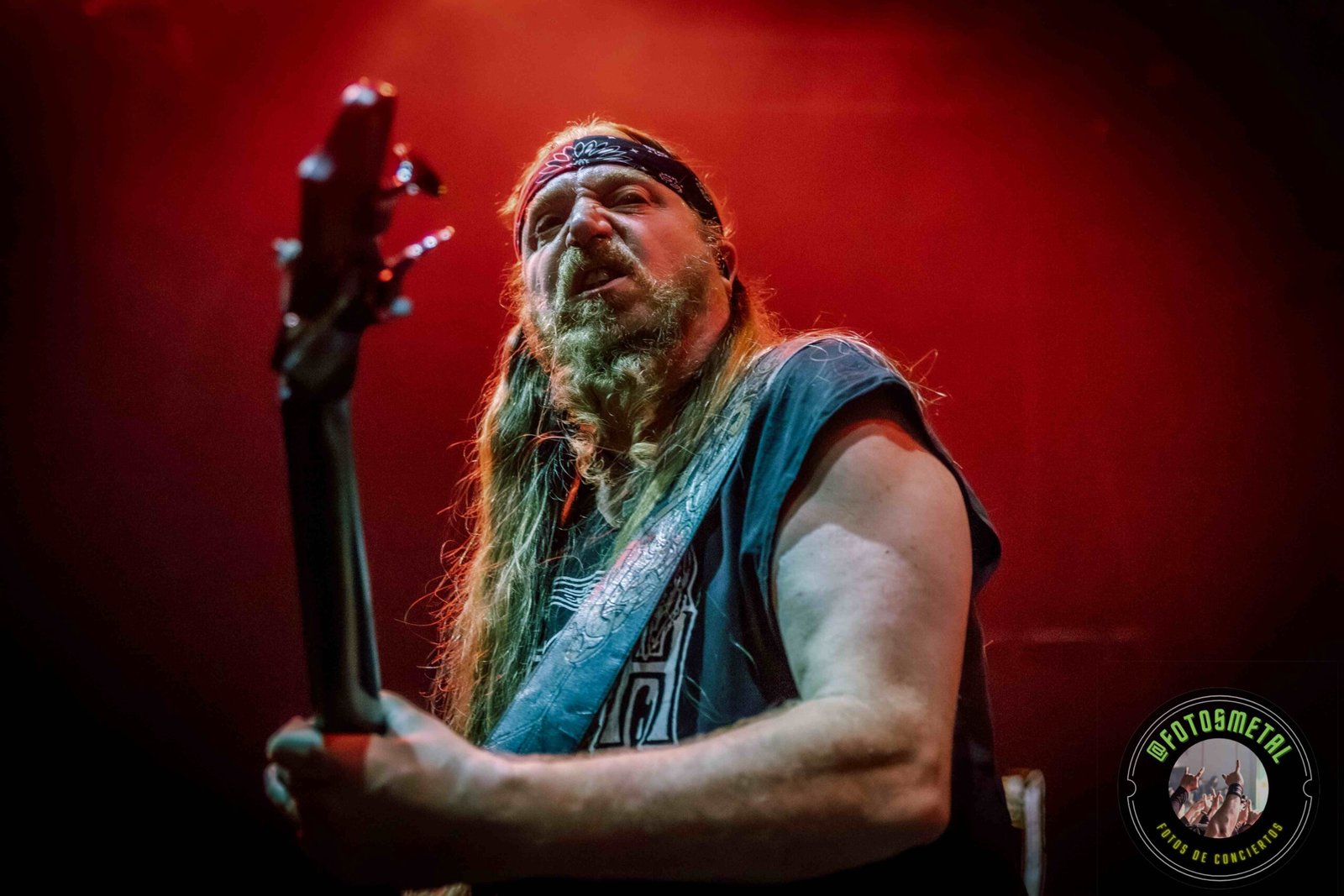 Death to All en Metal Beer III convirtió el homenaje en experiencia viva. Lo que ocurre cuando esta formación pisa el escenario ya no se puede discutir en términos reduccionistas de “banda tributo”: es preservación histórica en tiempo real.