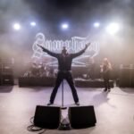 Symphony X inició su presentación con la autoridad de quien conoce la arquitectura de su propio sonido. El arranque fue una ráfaga de precisión técnica donde Romeo desplegó esos elementos inspirados en la tradición clásica