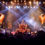 Galería de fotos de Cult of Fire en Chile. Imágenes detalladas del despliegue escénico, ornamentación e iconografía litúrgica en Santiago.