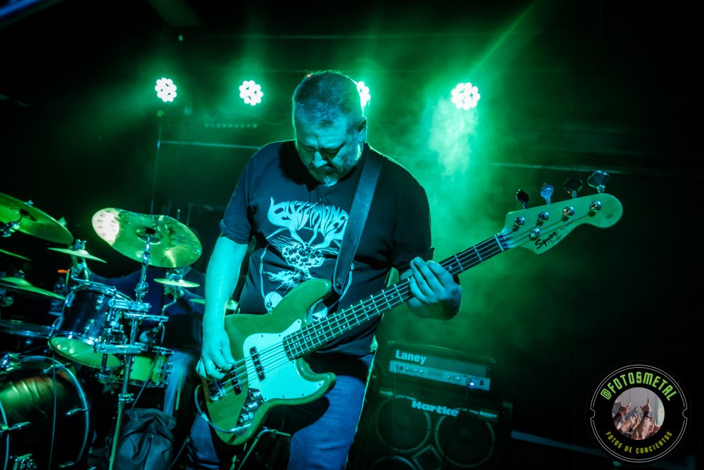 Fuzzmones: El cierre de la variedad estilística llegó con el sonido denso, pesado y cargado de fuzz de este trío.