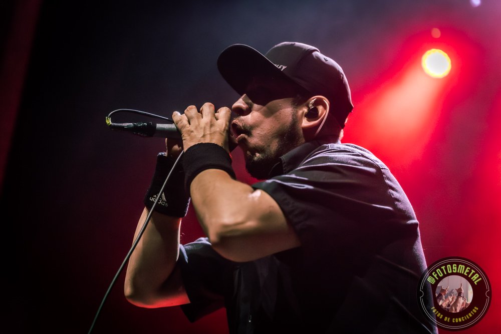 Reseña de The Haunted, Madbrain y Projector en Chile: Furia Sueca y Metal Latino 6 Húsar demostró que su propuesta, basada en el cambio constante de voces y la interacción teatral, no ha perdido vigencia; por el contrario, se siente más necesaria que nunca en una escena que a veces carece de riesgos narrativos.