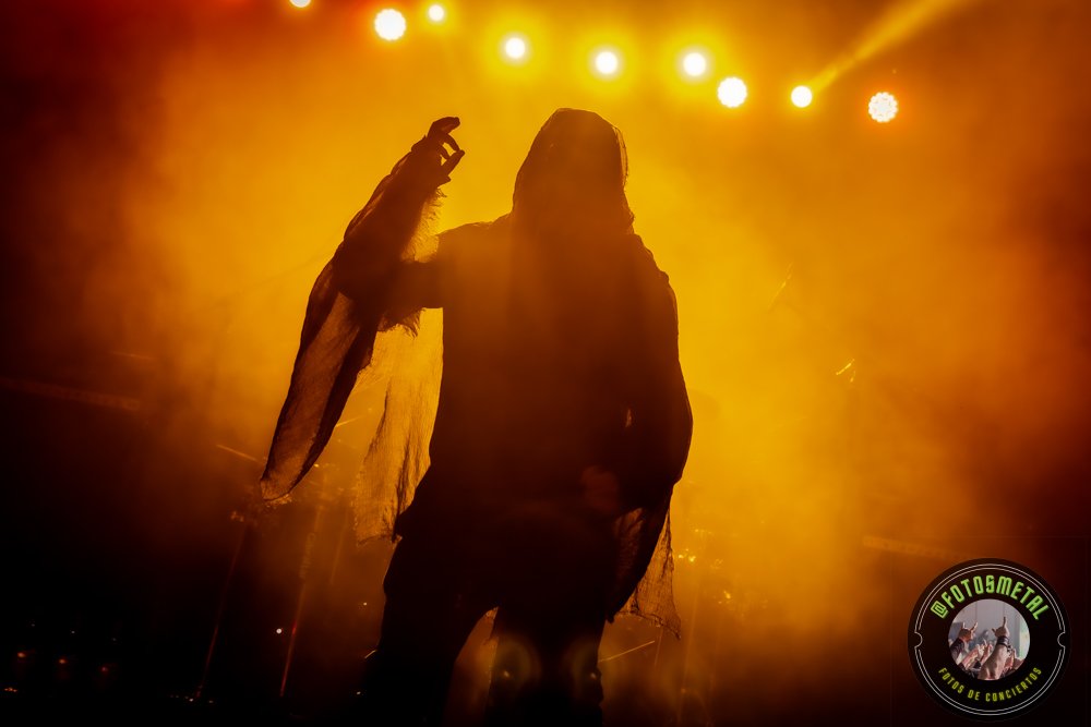 Old Man’s Child en Chile 2026: Reseña y Setlist en el Cariola 6 Húsar demostró que su propuesta, basada en el cambio constante de voces y la interacción teatral, no ha perdido vigencia; por el contrario, se siente más necesaria que nunca en una escena que a veces carece de riesgos narrativos.
